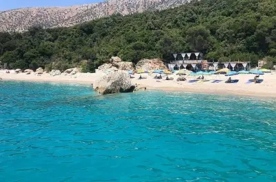 Saranda Bootstour: 5 versteckte Strände, Höhlen & Gratisgetränke