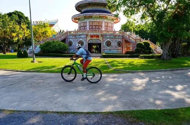 Kanchanaburi Radtour zu Kriegsschauplätzen mit lokalem Guide