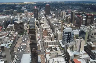 Johannesburg: Apartheid Museum & Soweto Tour mit Guide