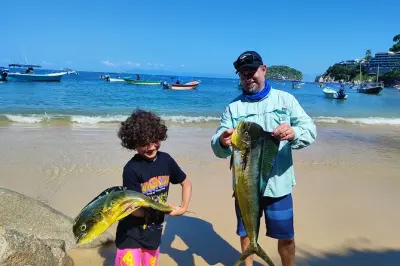Pesca privada para almorzar en la bahía de Vallarta: Pesca y cocina
