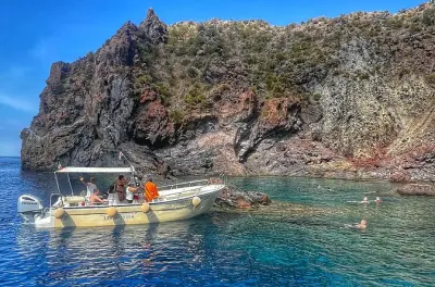 Private Bootstour Lipari und Vulcano: Schwimmen im Venusbecken