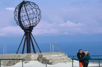 North Cape Winter Tour: Arctic Hall & Cliff in 3 Hours