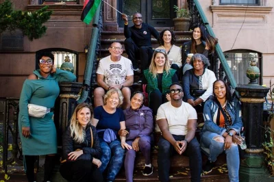 Descubre harlem en un tour a pie con guía local: apollo theater, la casa de langston hughes, murales y las historias del renacimiento de harlem. inicio flexible.