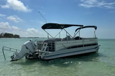 Privates Boot ab Naples: Strandtag auf Keewaydin Island