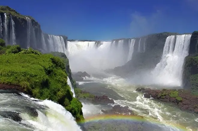 Iguazu Falls private tour: Brazil & Argentina sides in one day