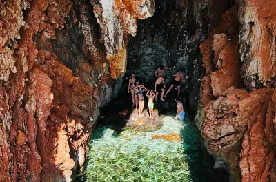 Hvar nach Vis und Blaue Höhle: Speedboot-Tour in kleiner Gruppe