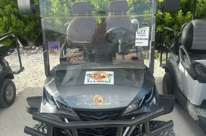 Golfwagen mieten auf Grand Turk: 4- und 6-Sitzer Optionen