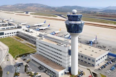 Reserve um transfer privado do porto de pireu ao aeroporto internacional de atenas. aproveite o conforto do ar-condicionado, wifi e um motorista local profissional. fácil, seguro e pontual.
