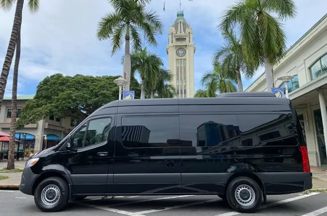Transfert aéroport HNL vers Waikiki : Van Mercedes privé