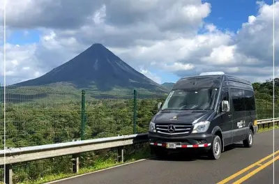 Traslado compartilhado de Manuel Antonio para San Jose: 4 horas