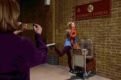 Scopri il mondo di harry potter agli warner bros. studio di londra, esplora i college storici di oxford con una guida e viaggia comodamente in pullman andata e ritorno—ingresso incluso.