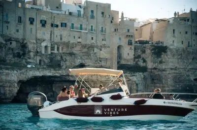 2-Hour Boat Party in Polignano a Mare: Prosecco & Sea Caves