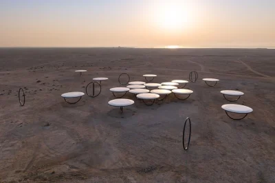 Scopri il qatar nord con l’arte di olafur eliasson, il forte di al zubara patrimonio unesco e il villaggio abbandonato di jumail. tour privato con guida locale, trasporto e bevande.