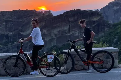 Coucher de soleil à Meteora en e-bike avec grottes secrètes vues