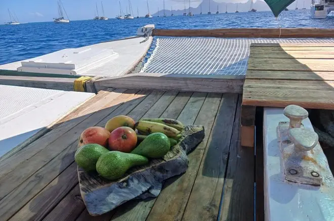 Laguna di Tahiti: Vela rossa e snorkeling in barca privata