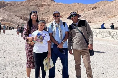 Explore o vale dos reis, o templo de hatshepsut e deir el-medina em luxor com guia egiptólogo, transporte do hotel e entradas inclusas.