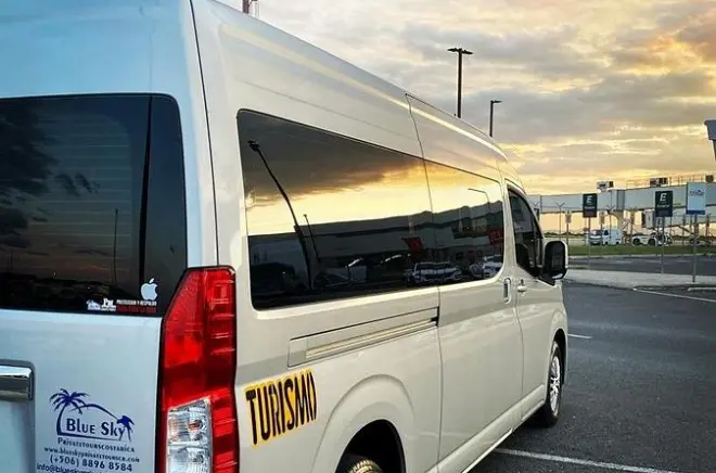 Transfert privé à Playa Flamingo avec chauffeur bilingue