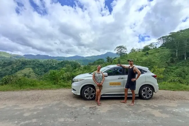 Da Ella a Kandy in auto privata con aria condizionata e pickup