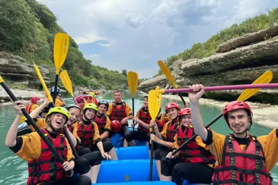 Rafting en el río Vjora, 4x4 y baños termales en Permet