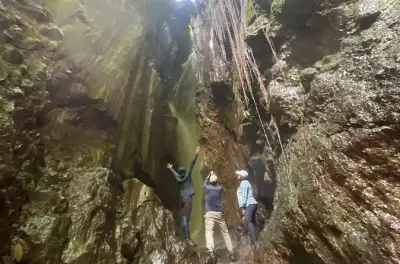 Santiago Zamora Sunrise Waterfall Hike: 994m Ascent