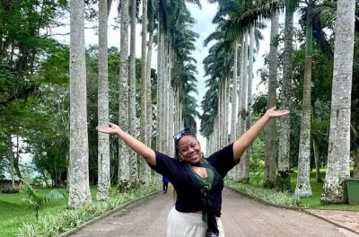 Cachoeira Boti e Jardins de Aburi: Caminhada até Umbrella Rock