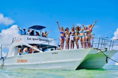 Embarque em punta cana num catamarã privado com open bar, snorkel e parada em piscina natural. inclui traslado, guia e bebidas ilimitadas.