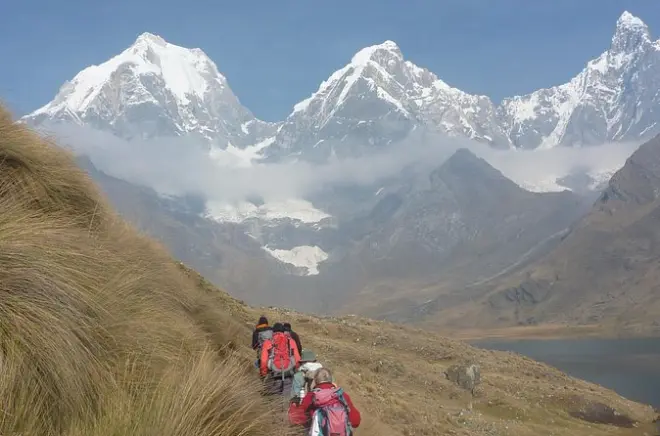 10-tägige Huayhuash-Tour mit Aufstieg auf Diablo Mudo ab Huaraz