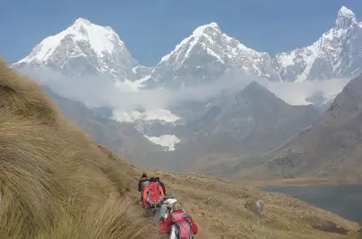 10-tägige Huayhuash-Tour mit Aufstieg auf Diablo Mudo ab Huaraz