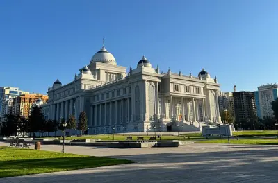Tour di Dushanbe: Piazza dell'indipendenza e monumenti