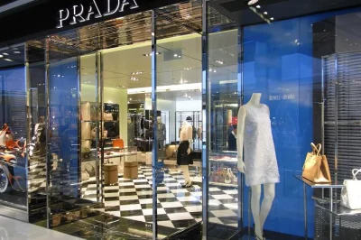 Shop luxury brands at the prada outlet and the mall in tuscany. private driver, hotel pickup, and stress-free transfers included. book your shopping day now.