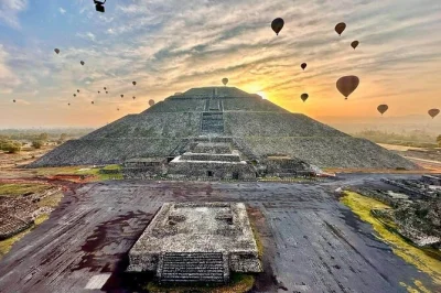 Disfruta un vuelo en globo al amanecer sobre las pirámides de teotihuacan y un desayuno cálido en una cueva. incluye transporte ida y vuelta desde ciudad de méxico y tiempo libre para explorar.