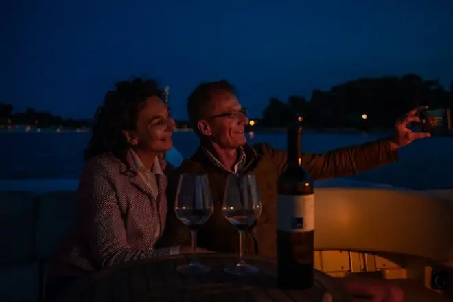 Tour privado de lancha rápida noturna em Rovinj: Vinho no Adriático