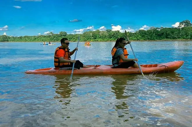 Tirolesa na selva de Tambopata saindo de Puerto Maldonado