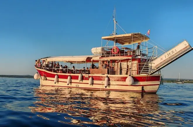 Passeio de barco em Poreč para observar golfinhos no Adriático