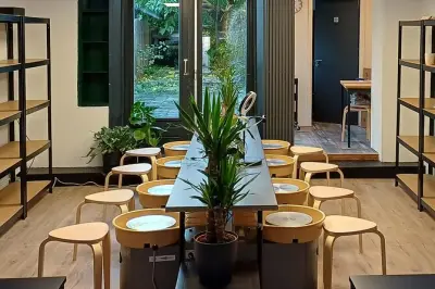 Pottery Workshop on a Turntable in The Hague: Includes coffee and materials