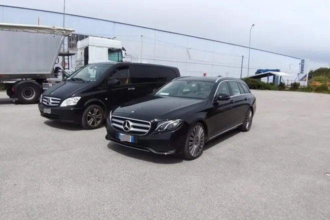 Traslado privado puerta a puerta de Zadar al aeropuerto de Split
