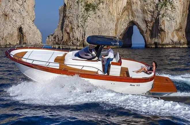 Snorkeling à Capri : Grottes, Faraglioni et 4 heures sur l’île
