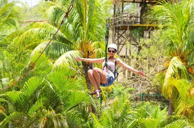 Zipline em Roatan: Percurso na selva e praia West Bay