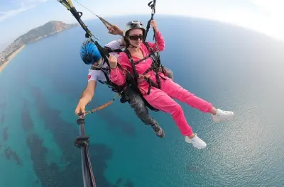 Parasailing en Alanya: Vuelo tándem sobre el Mediterráneo
