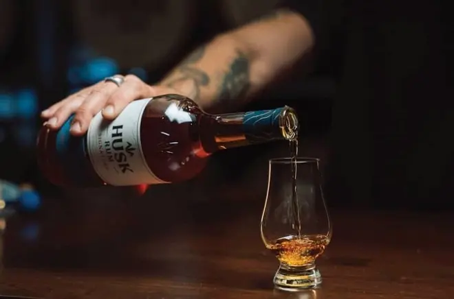 Rum dalla piantagione alla bottiglia con raccolta e degustazione