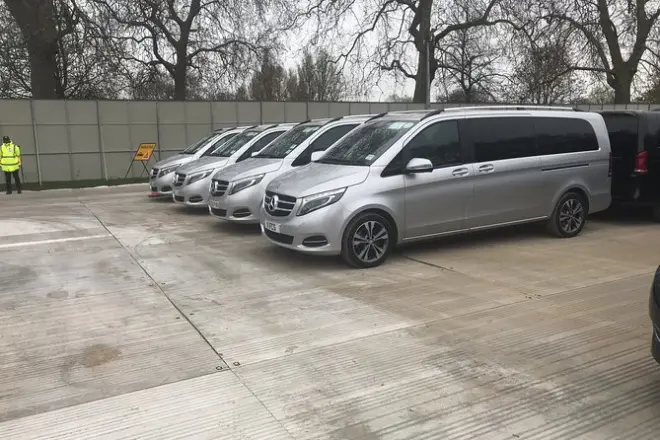 Traslado privado de Tilbury a London Heathrow en coche de lujo