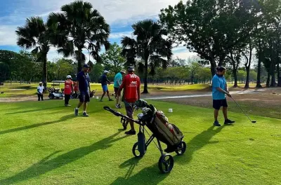 Golf in Bacolod City: 9-Hole Round with Clubs & Lunch