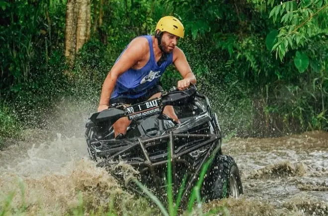 ATV-Fahrt in Ubud: Affenwald und Wasserfall