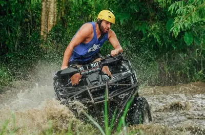 Passeio de ATV em Ubud: Floresta dos Macacos e Cachoeira