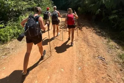 Kayak à Nong Khiaw : Trek, villages et cascade