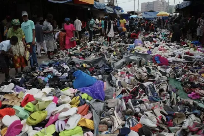 Mercados Kantamanto y Makola en Accra: Comercio de ropa usada