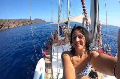 Secche della Meloria Sailing Trip: Snorkel & Lunch