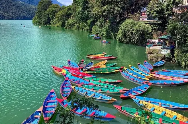 Pokhara: Sei laghi, templi e panorami sulle montagne in un giorno