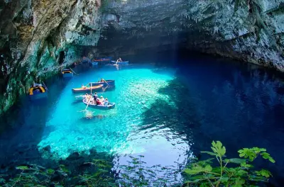Lac Melissani et plage de Myrtos : Grotte en bateau et baignade