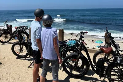E-bike kayaking in La Jolla: Coastal ride with sea lions